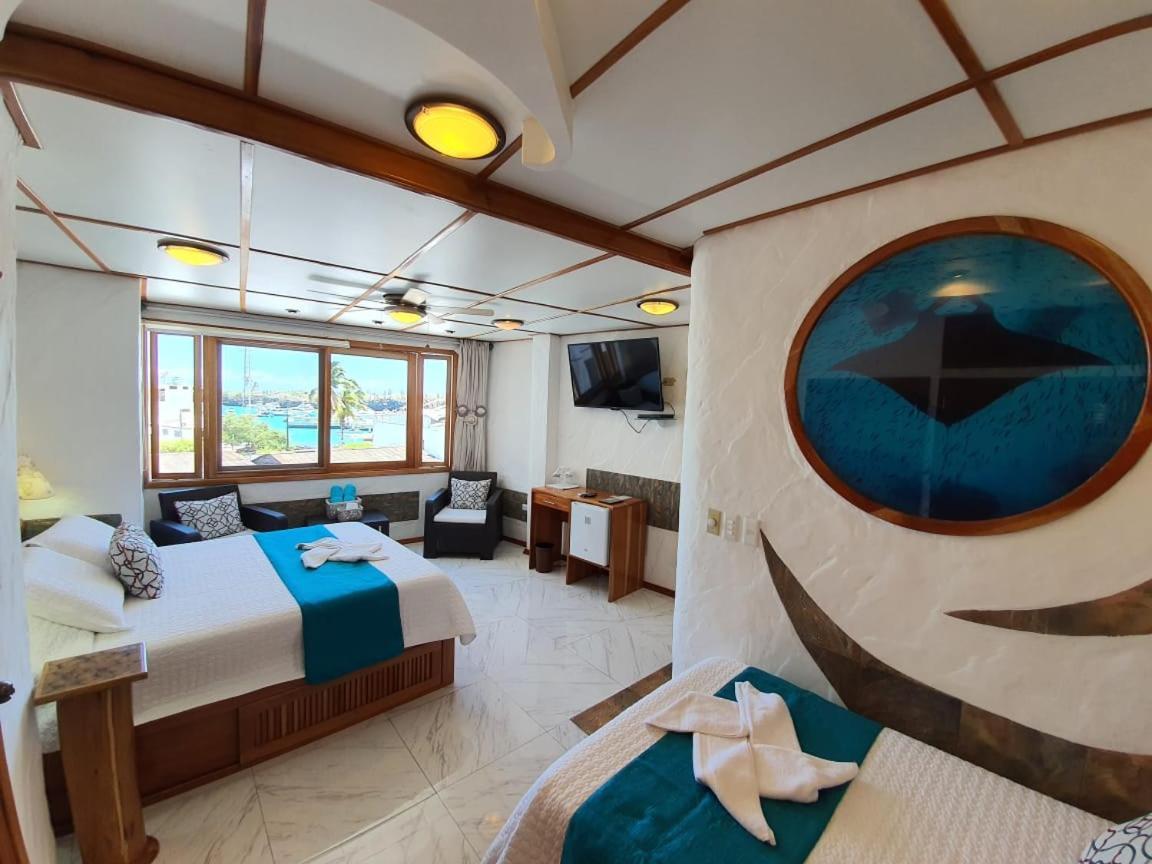 Casa Ocean Pier Bed and Breakfast Puerto Ayora  Buitenkant foto