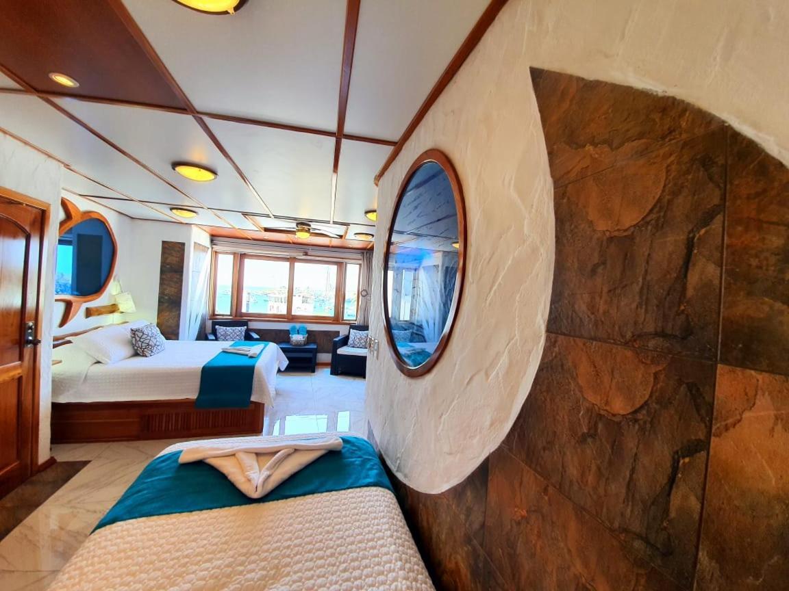 Casa Ocean Pier Bed and Breakfast Puerto Ayora  Buitenkant foto