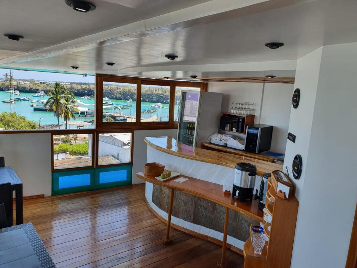 Casa Ocean Pier Bed and Breakfast Puerto Ayora  Buitenkant foto